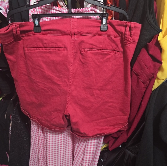 ⚘️⚘️Torrid Size 20 No Belt Sateen Short - Red - Picture 4 of 5